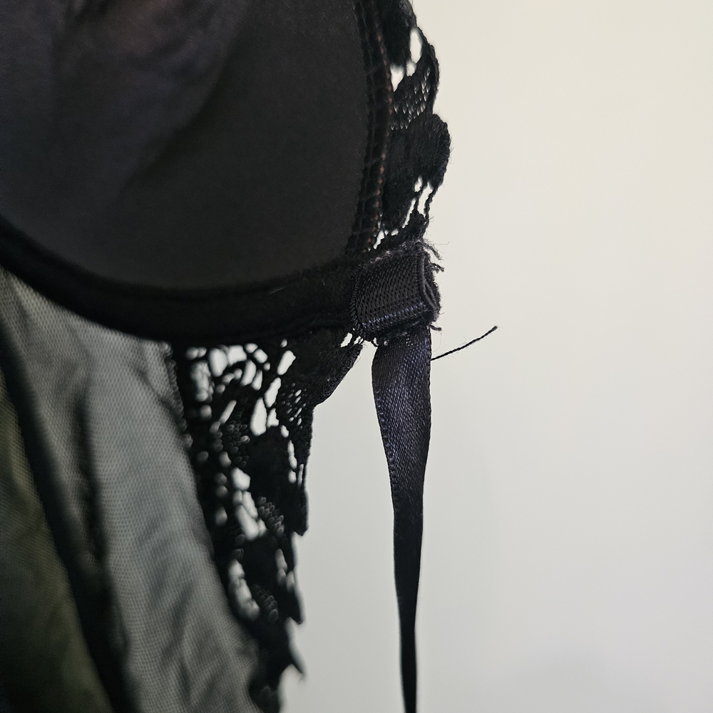 Chic Black Lace Chemise - Picture 5 of 6